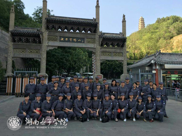 1500189575002078345.jpg 1宝塔山合影.jpg