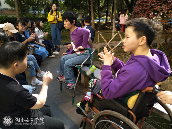 外语系发展对象关心残疾儿童xiu.jpg
